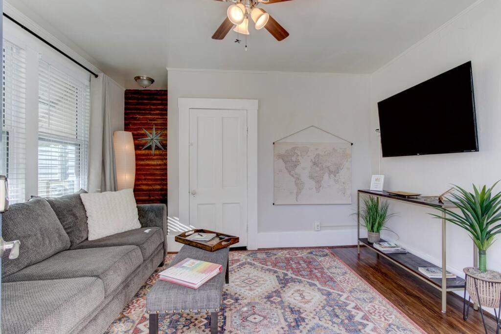 Cedar Blossom Bungalow Is A Cozy Getaway With A 5 Minute Walk To Downtown! Hot Springs Exterior photo