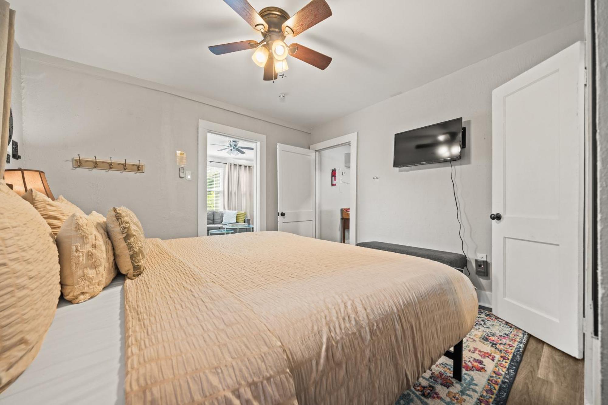 Cedar Blossom Bungalow Is A Cozy Getaway With A 5 Minute Walk To Downtown! Hot Springs Exterior photo