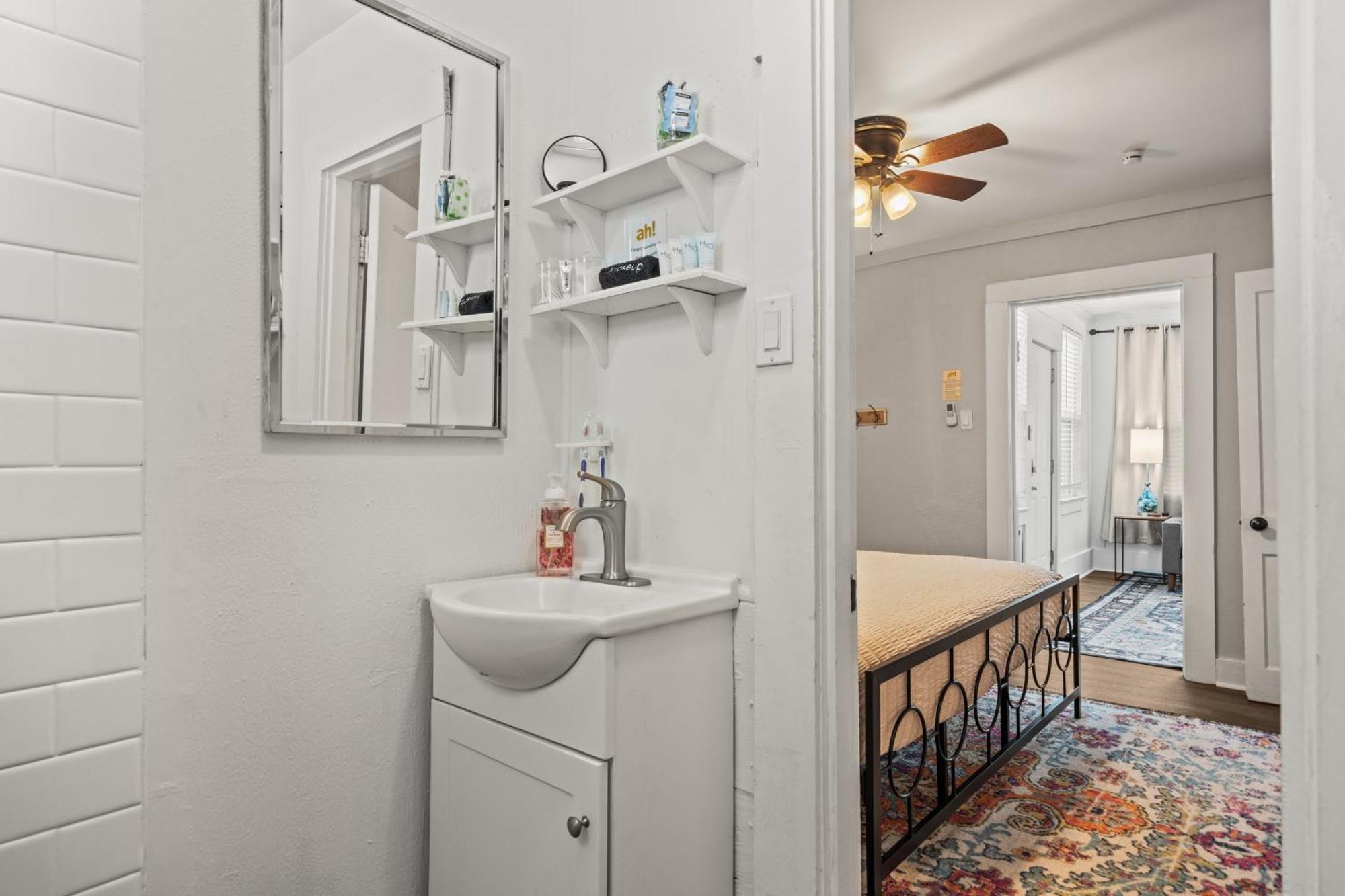 Cedar Blossom Bungalow Is A Cozy Getaway With A 5 Minute Walk To Downtown! Hot Springs Exterior photo