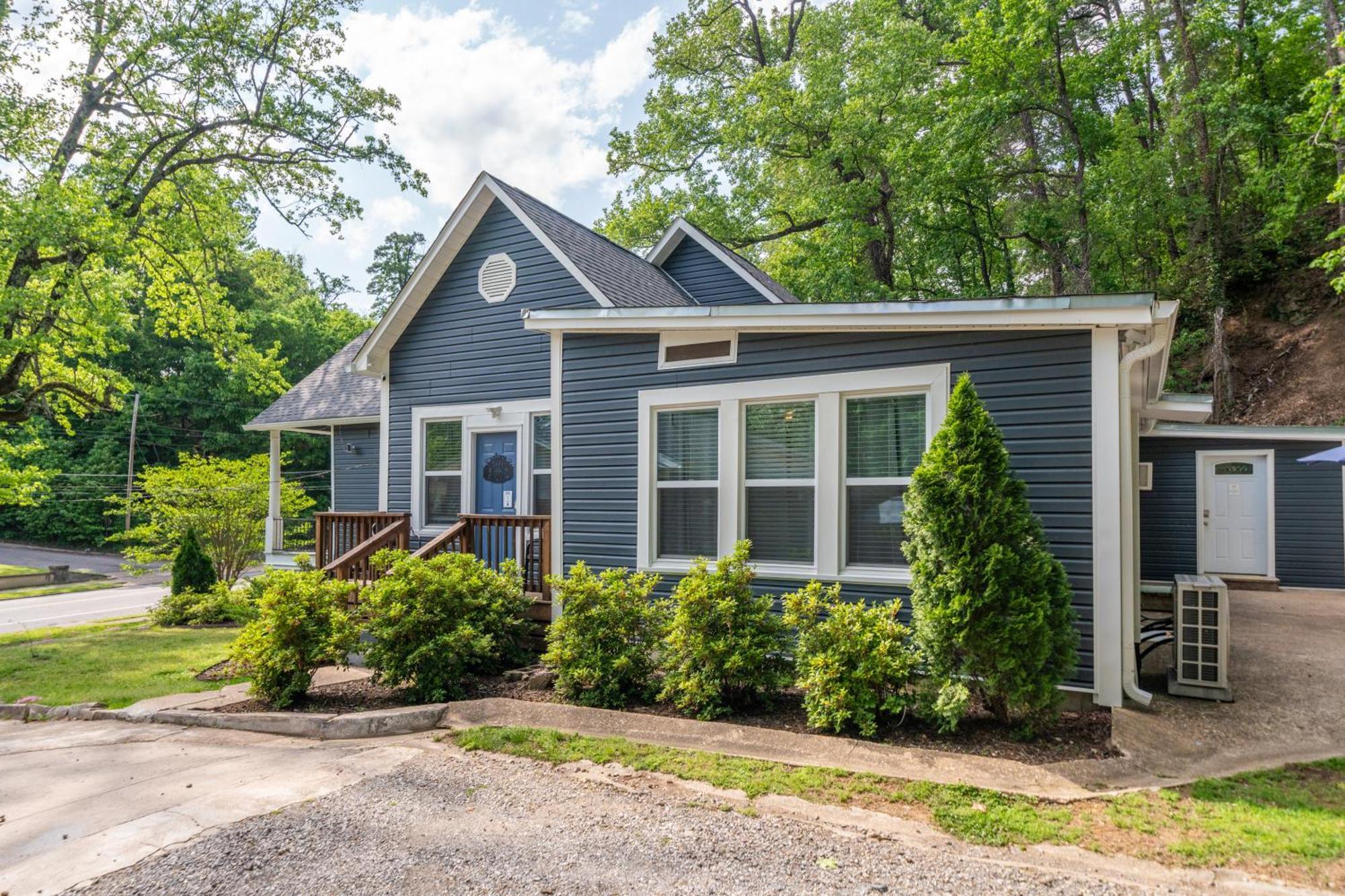 Cedar Blossom Bungalow Is A Cozy Getaway With A 5 Minute Walk To Downtown! Hot Springs Exterior photo