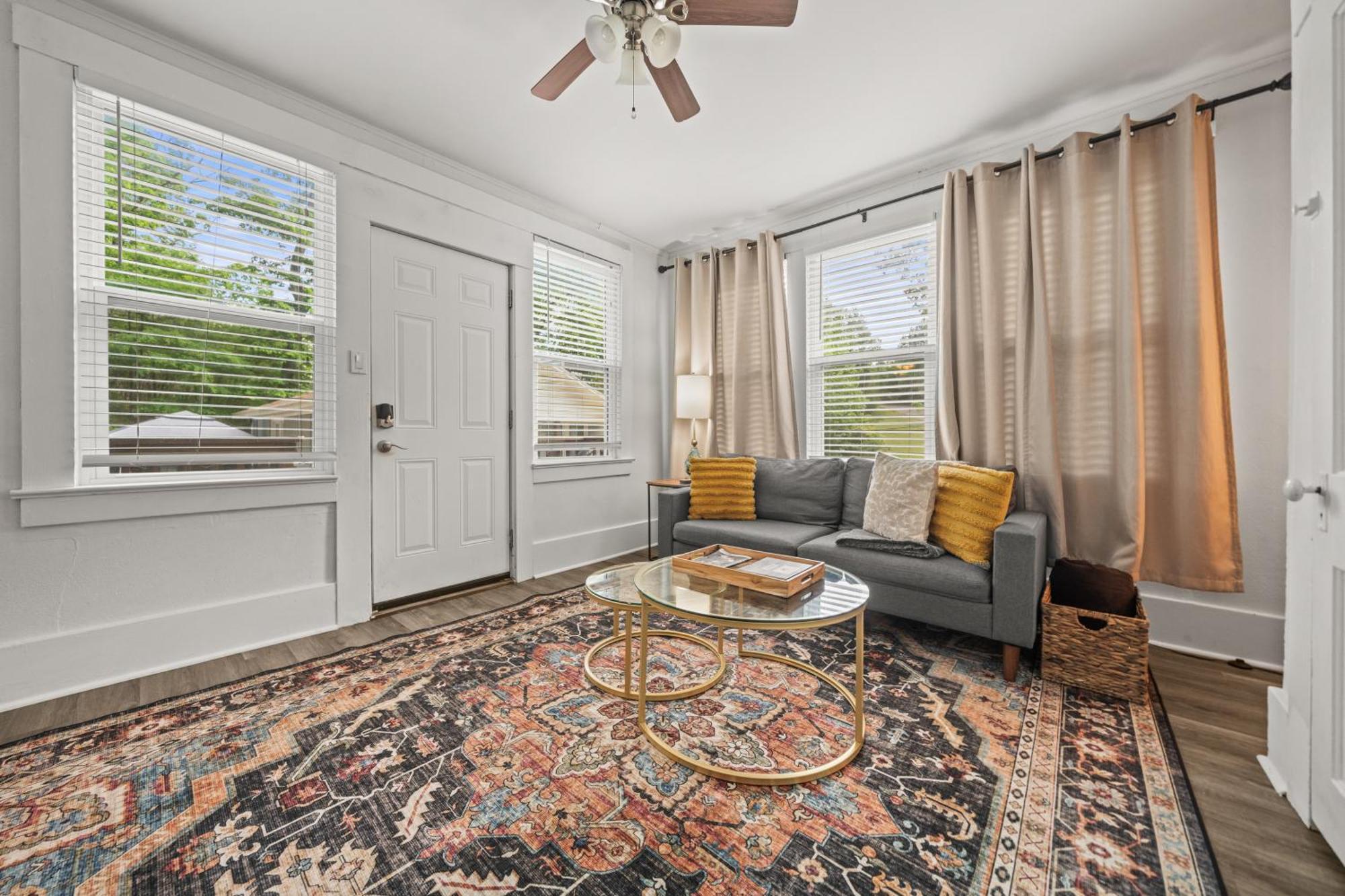 Cedar Blossom Bungalow Is A Cozy Getaway With A 5 Minute Walk To Downtown! Hot Springs Exterior photo